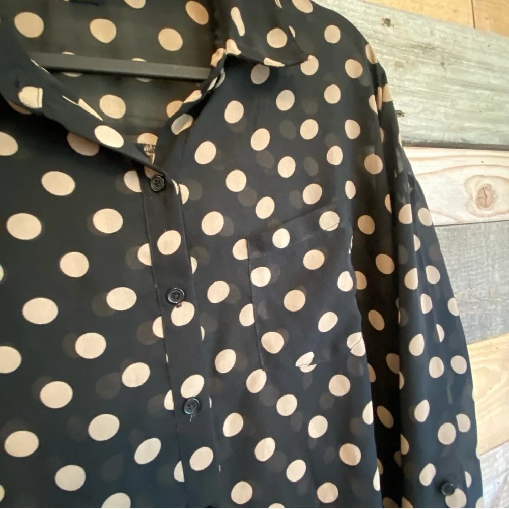 💝3/$20 Forever 21 Polka Dot Button-Down Shirt - Picture 7 of 12